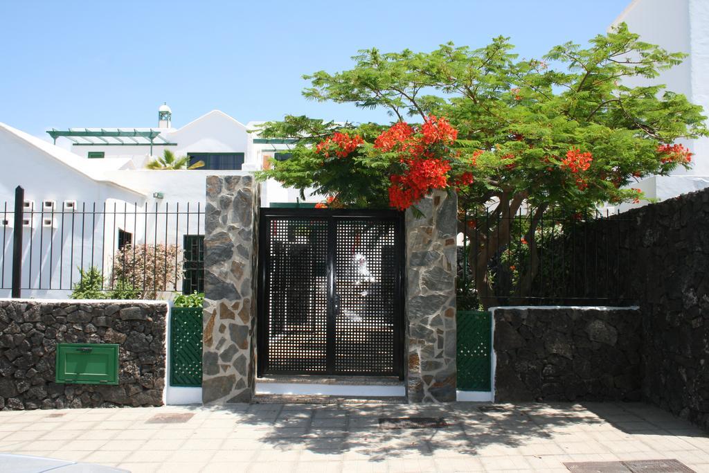 Apartamentos Las Acacias Puerto del Carmen  Exterior foto